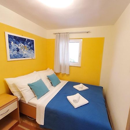 Apartments Petra I Karlo Turanj Bilik gambar