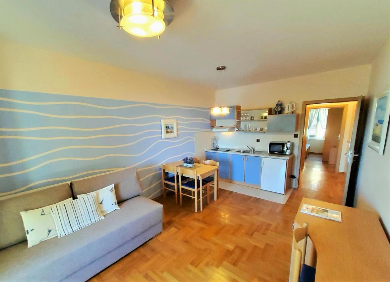 Apartments Petra I Karlo Turanj Bilik gambar