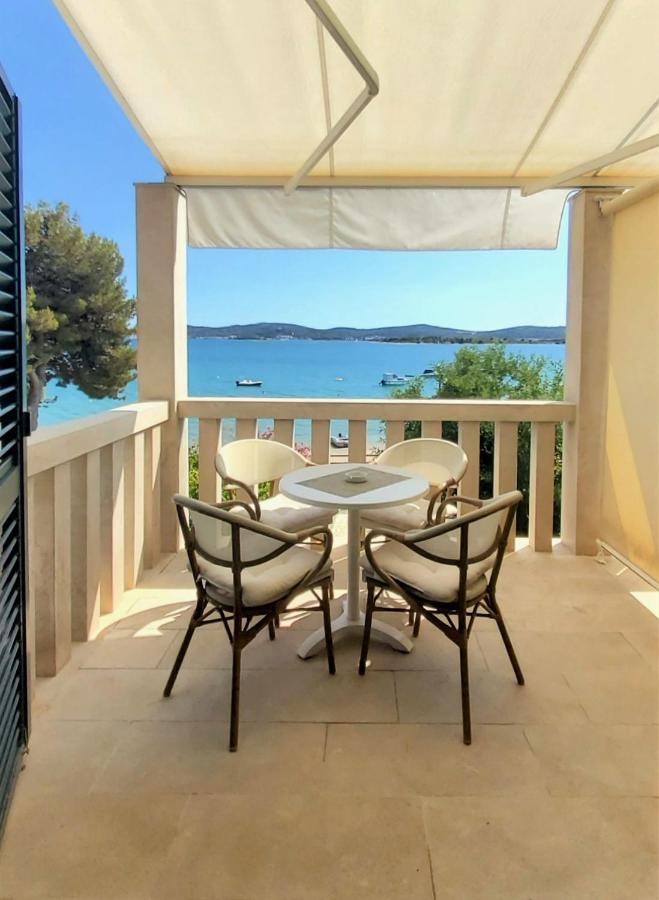 Apartments Petra I Karlo Turanj Bilik gambar