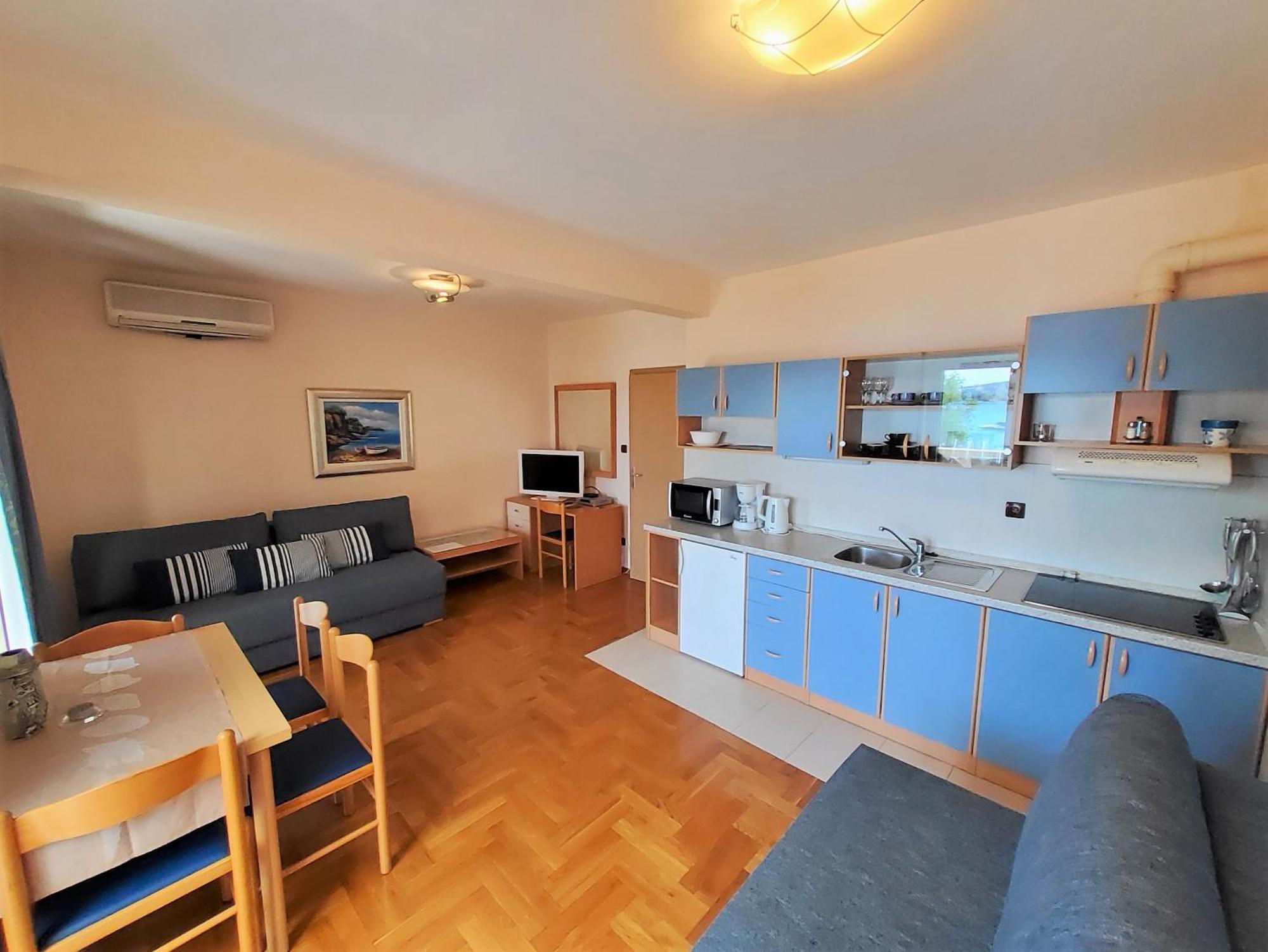 Apartments Petra I Karlo Turanj Bilik gambar