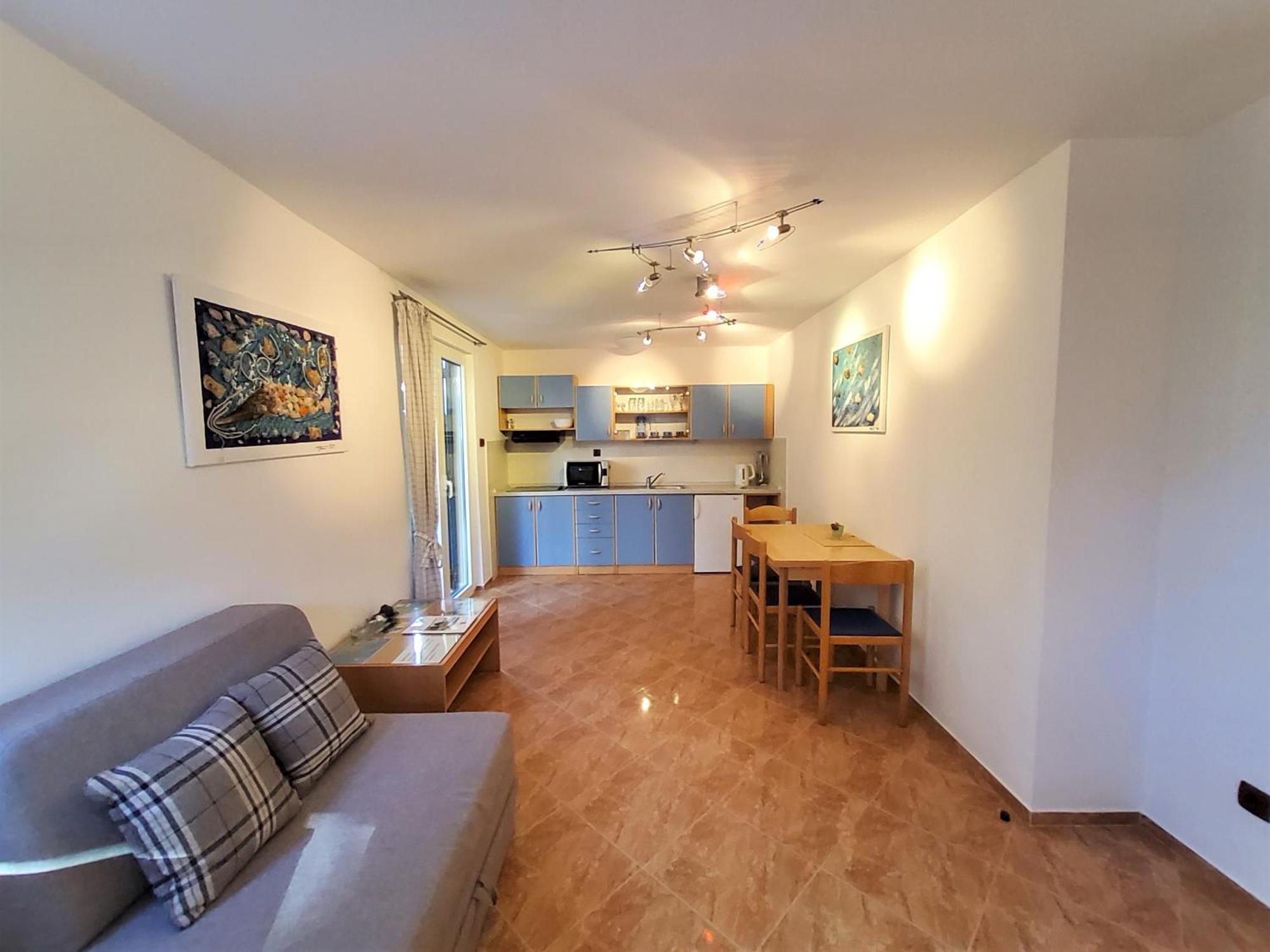 Apartments Petra I Karlo Turanj Bilik gambar