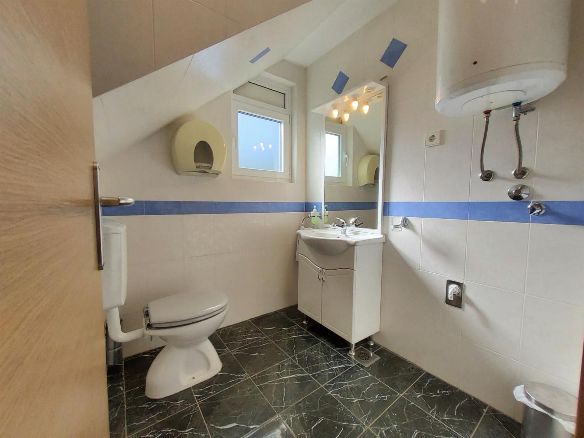Apartments Petra I Karlo Turanj Bilik gambar