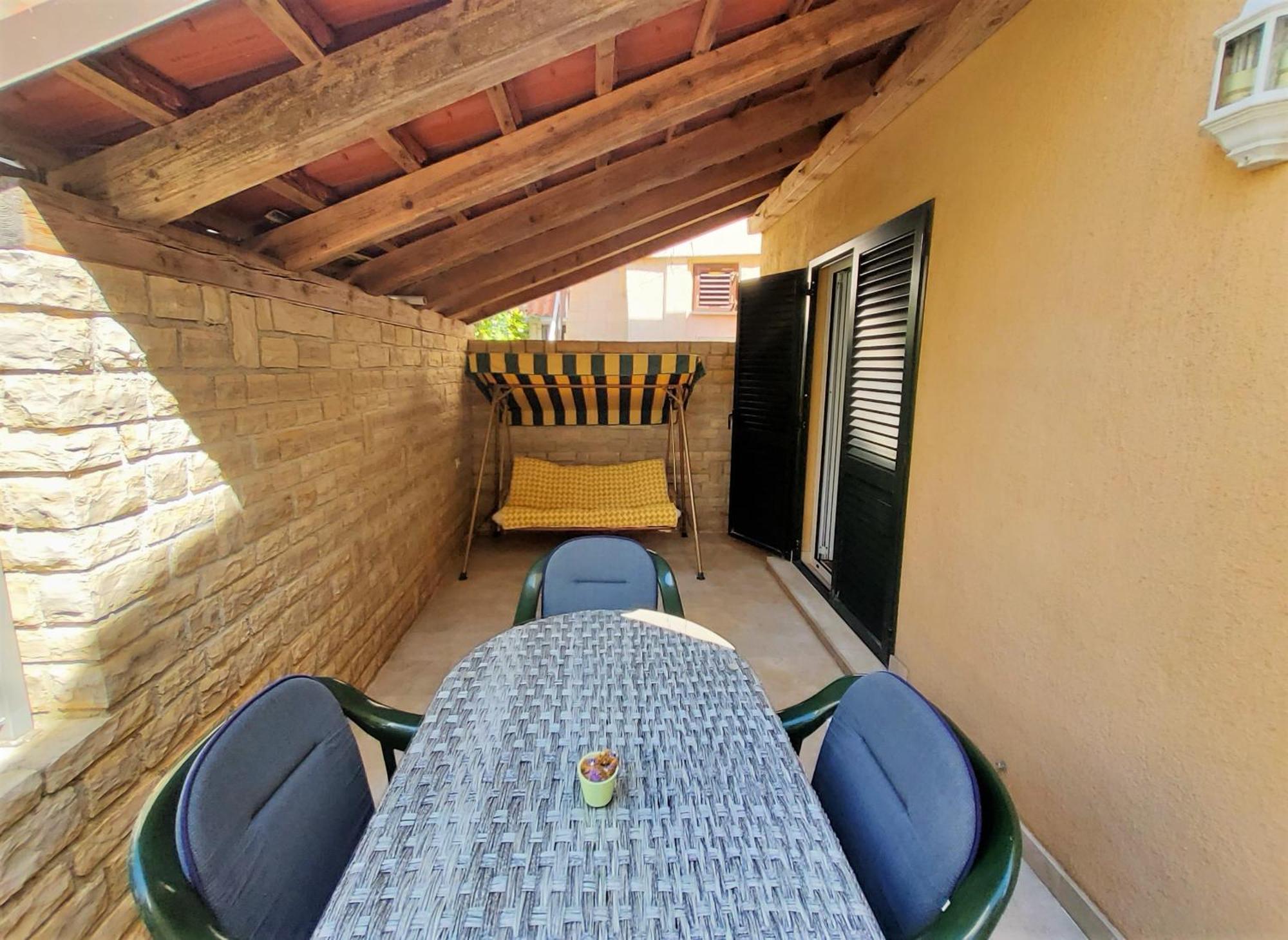 Apartments Petra I Karlo Turanj Bilik gambar